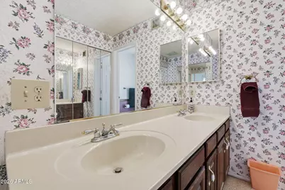 10121 W Montecito Avenue, Phoenix, AZ 85037 - Photo 11