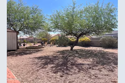 10361 W Buena Vista Drive, Arizona City, AZ 85123 - Photo 11
