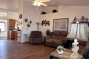 10361 W Buena Vista Dr, Arizona City, AZ 85123 - Photo 13