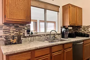 10361 W Buena Vista Dr, Arizona City, AZ 85123 - Photo 25