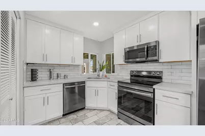 610 E Royal Palm Square N, Phoenix, AZ 85020 - Photo 1