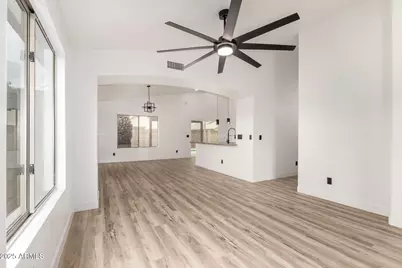 8559 W Sunnyslope Lane, Peoria, AZ 85345 - Photo 5