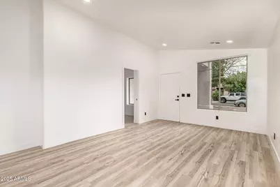 8559 W Sunnyslope Lane, Peoria, AZ 85345 - Photo 7