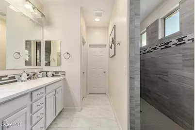 10052 W Foothill Drive, Peoria, AZ 85383 - Photo 5