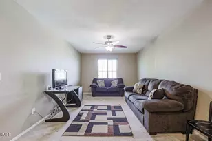 12217 W Chase Ln, Avondale, AZ 85323 - Photo 7