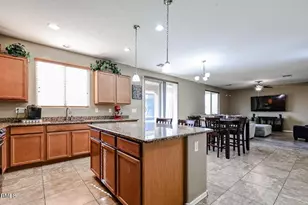 12217 W Chase Ln, Avondale, AZ 85323 - Photo 5