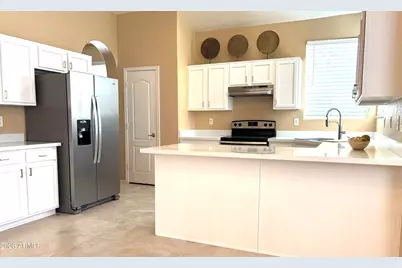 6824 S 33rd Avenue, Phoenix, AZ 85041 - Photo 5