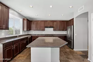 18421 W Mauna Loa Ln, Surprise, AZ 85388 - Photo 9