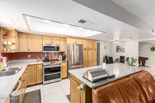 8210 N 50th Ave, Glendale, AZ 85302 - Photo 13