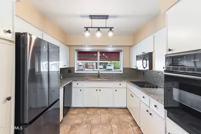 4630 N 76th Place, Scottsdale, AZ 85251 - Photo 3