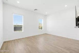 21718 N 58th St, Phoenix, AZ 85054 - Photo 7