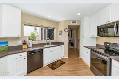 4005 E Round Hill Drive, Phoenix, AZ 85028 - Photo 9