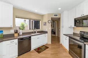 4005 E Round Hill Dr, Phoenix, AZ 85028 - Photo 9