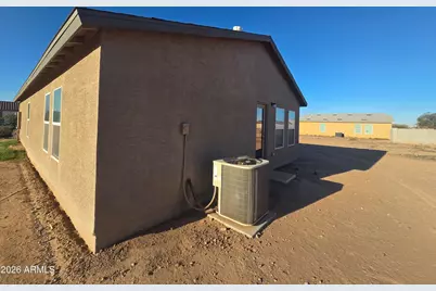 9364 W Oneida Drive, Arizona City, AZ 85123 - Photo 13