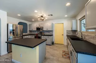 10614 W Via Del Sol, Peoria, AZ 85383 - Photo 9