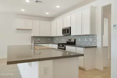 15664 W Mercer Lane, Surprise, AZ 85379 - Photo 9