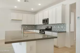 15664 W Mercer Ln, Surprise, AZ 85379 - Photo 9