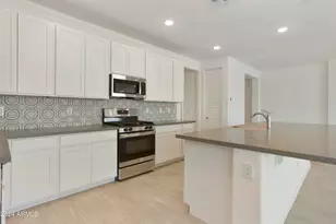 15664 W Mercer Ln, Surprise, AZ 85379 - Photo 7