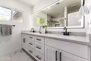 1913 N 22nd Pl, Phoenix, AZ 85006 - Photo 13