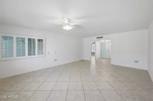 9710 W Hawthorn Ct, Sun City, AZ 85351 - Photo 11