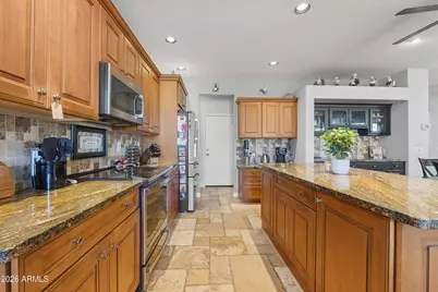8996 W Potter Drive, Peoria, AZ 85382 - Photo 9