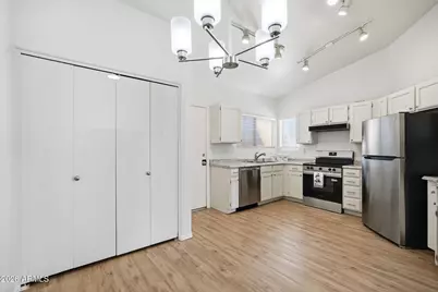 8542 W Oregon Avenue, Glendale, AZ 85305 - Photo 9