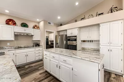 10234 E Cedar Waxwing Drive, Sun Lakes, AZ 85248 - Photo 9