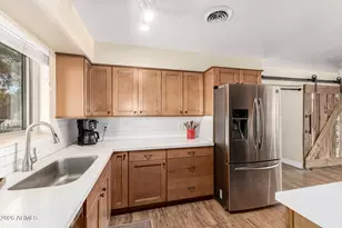 3126 N 42nd St, Phoenix, AZ 85018 - Photo 9