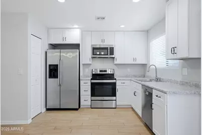 2844 E Waltann Lane #4, Phoenix, AZ 85032 - Photo 5