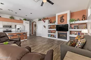 19215 N Coyote Lakes Pkwy, Surprise, AZ 85378 - Photo 15