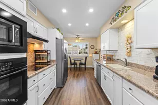 10410 W Floriade Dr, Sun City, AZ 85351 - Photo 15