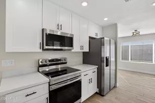 2355 W Waltann Ln, Phoenix, AZ 85023 - Photo 15