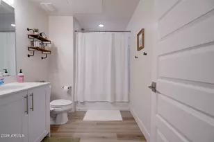 7300 E Earll Dr, Scottsdale, AZ 85251 - Photo 23