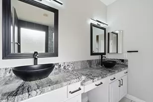 8804 W Glenn Dr, Glendale, AZ 85305 - Photo 15