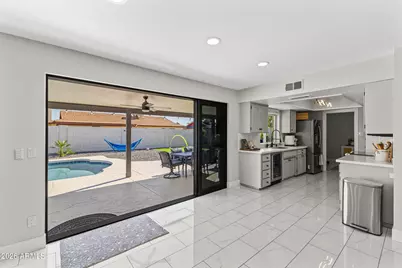 5129 W Echo Lane, Glendale, AZ 85302 - Photo 7