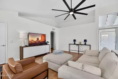 814 E Manor Drive, Chandler, AZ 85225 - Photo 11