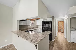 1025 E Highland Ave, Phoenix, AZ 85014 - Photo 9