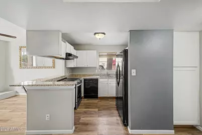 1025 E Highland Avenue #32, Phoenix, AZ 85014 - Photo 11