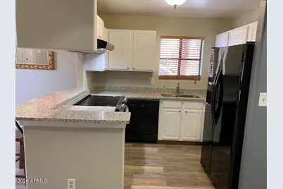 1025 E Highland Avenue #32, Phoenix, AZ 85014 - Photo 9