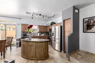 2250 E Deer Valley Road #Unit 15, Phoenix, AZ 85024 - Photo 3