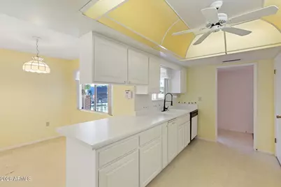 10606 W El Capitan Circle, Sun City, AZ 85351 - Photo 7