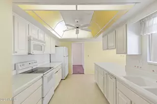 10606 W El Capitan Cir, Sun City, AZ 85351 - Photo 3