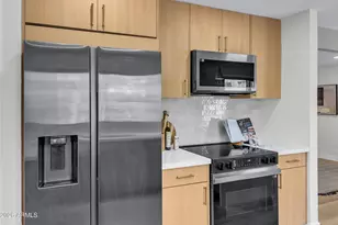 1010 E Lois Ln, Phoenix, AZ 85020 - Photo 9