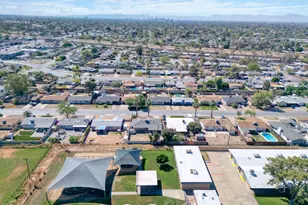 418 E Orchid Ln, Phoenix, AZ 85020 - Photo 31