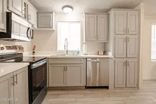 8601 N 71st Ave, Glendale, AZ 85301 - Photo 11