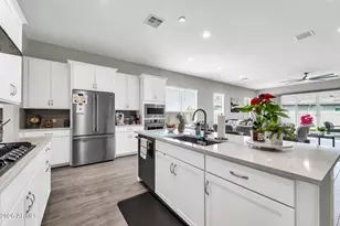 10518 W Albert Ln, Peoria, AZ 85382 - Photo 7