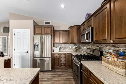 8401 W Cherry Hills Drive, Peoria, AZ 85345 - Photo 9