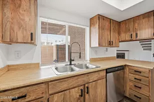 6943 W Monterosa Cir, Phoenix, AZ 85033 - Photo 13