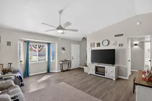 10199 W Fernando Dr, Arizona City, AZ 85123 - Photo 9