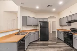 10489 S 182nd Dr, Goodyear, AZ 85338 - Photo 7